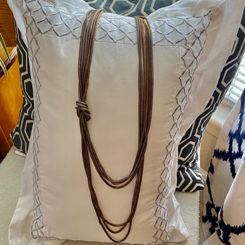 Two tone long BCBG necklace with knot detail - Picture 2 of 3